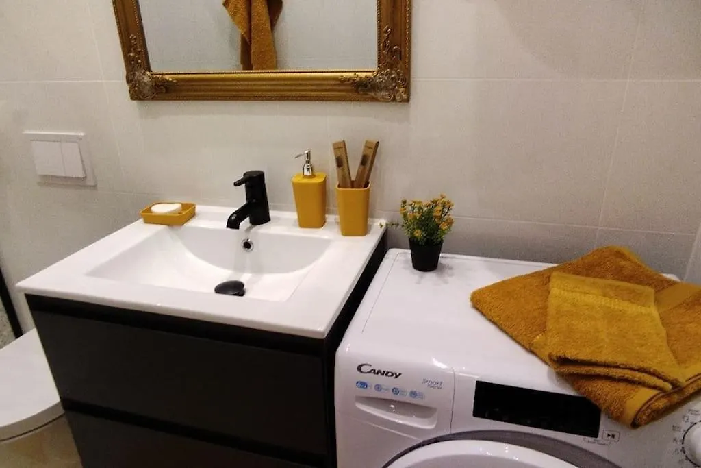 Cute Apartment Marla Art Close To Center Πούλα