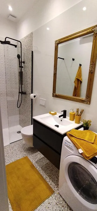 Cute Apartment Marla Art Close To Center Πούλα