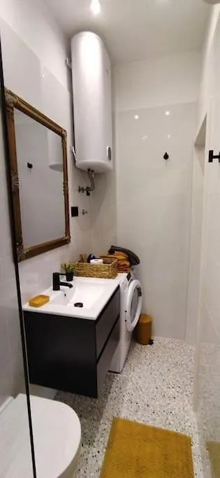 Cute Apartment Marla Art Close To Center Πούλα