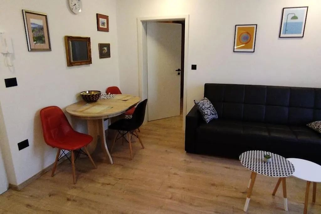 Cute Apartment Marla Art Close To Center Πούλα