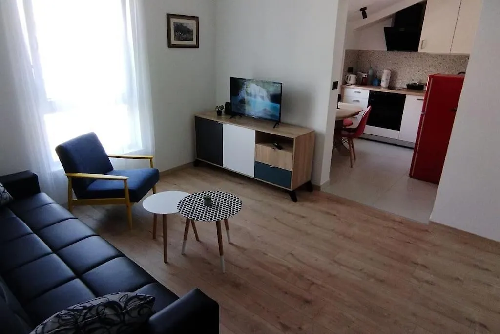 Cute Apartment Marla Art Close To Center Πούλα