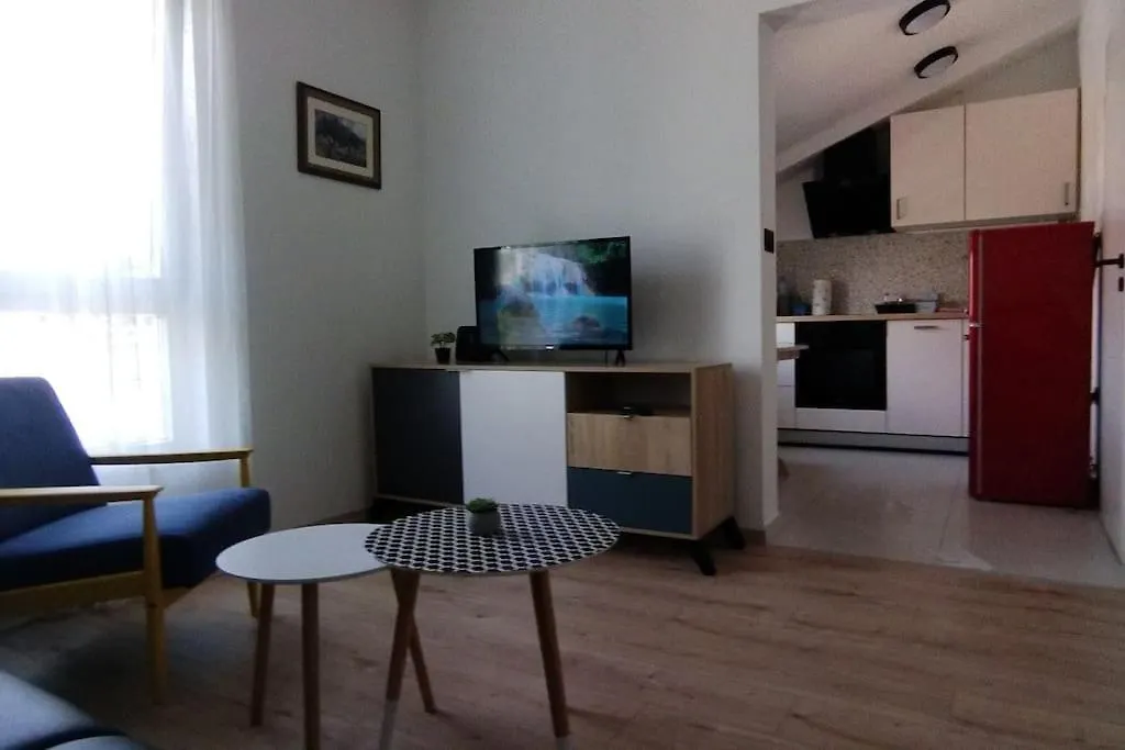 Cute Apartment Marla Art Close To Center Πούλα