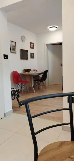 Cute Apartment Marla Art Close To Center Πούλα