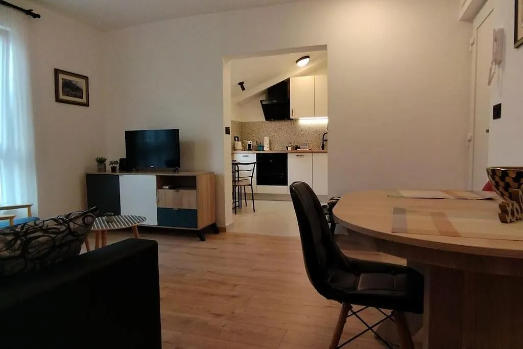Cute Apartment Marla Art Close To Center Pula 0*,